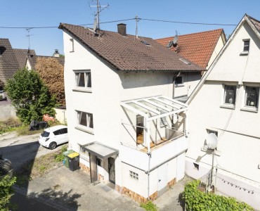 Solide Grundlage für Ihr Wohnprojekt Renovierungsbedürftige Doppelhaushälfte